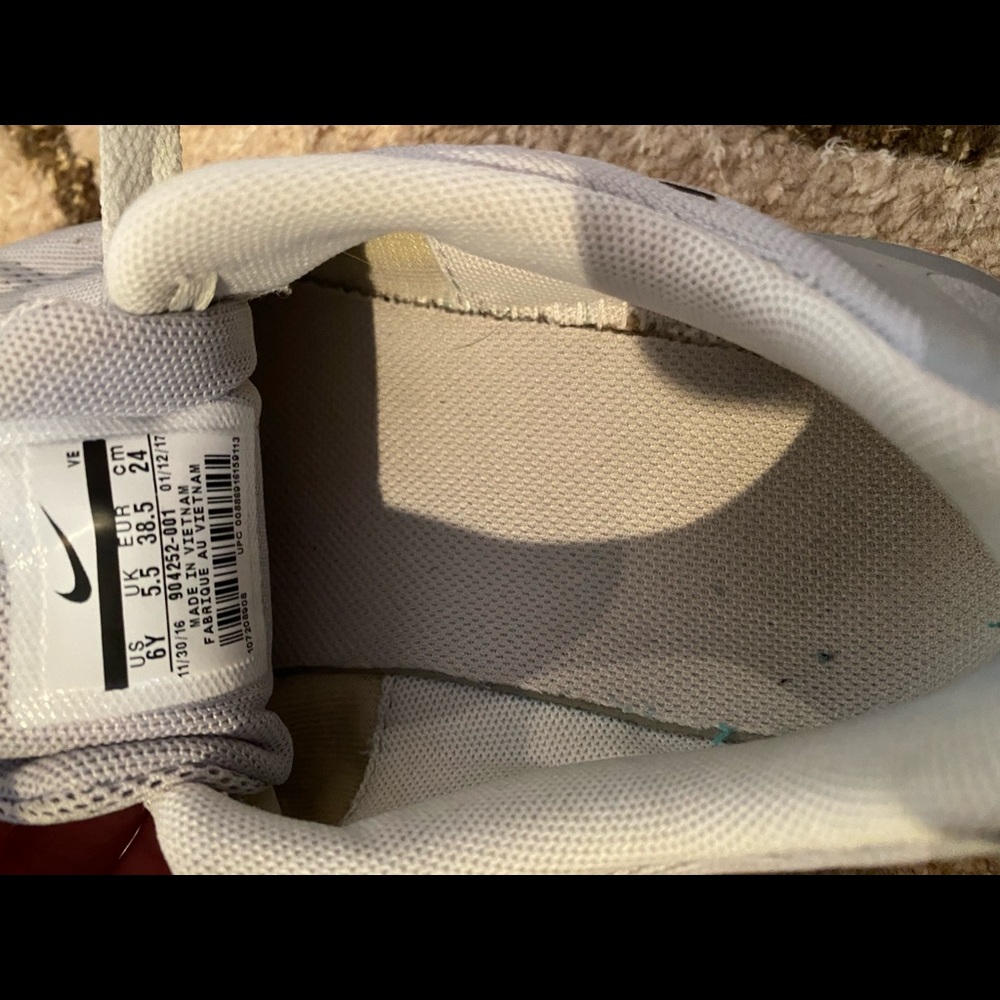 Nike - Picture 2 of 2